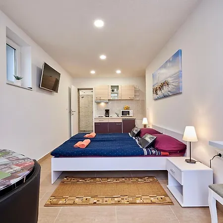 Studio Apartment Bascan Trogir Exterior photo